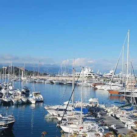 Les Allees Du Cap Apartament